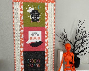 Quilted Halloween Table Runner: Designer Fabrics Wall Hanging