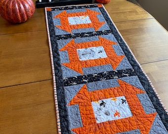 Halloween Quilted table runner in orange gray & black, ghost table topper, Autumn decorating,Halloween gift, Housewarming gift, Fall wedding