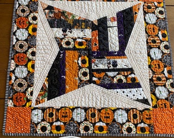 Halloween quilted table topper, Halloween table runner, Autumn decorating, Halloween decor, Fall Housewarming gift,  Fall Wedding gift