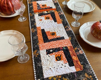 Quilted Halloween handmade table runner, Halloween table topper, Jack-o-lantern quilt, Quilted Fall Housewarming with wonky log cabin blocks