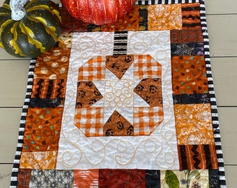 Quilted patchwork pumpkin table topper or wallhanging, Fall table square, Halloween table decor, Autumn quilted pumpkin Halloween decoration