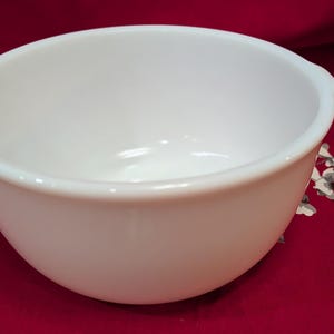 Stor vintage vit Glasbake Sunbeam mjölkglasblandningsskål