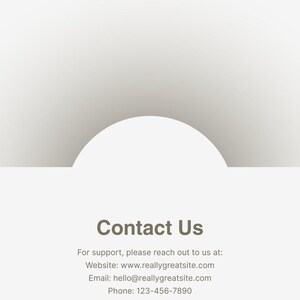 Pu&ograve; includere: Un grafico informativo bianco che presenta il testo Contact Us seguito dai dettagli di supporto: Website: www.reallygreatsite.com, Email: hello@reallygreatsite.com e Phone: 123-456-7890. Il design include un arco semicircolare nella parte superiore.