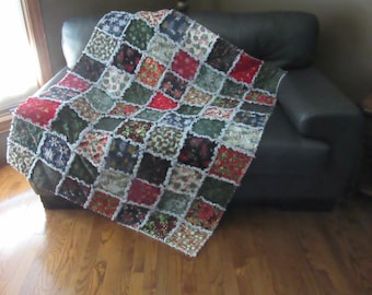 CHRISTMAS  Rag Quilt 45x58 Adult Throw Lap Blanket Baby or Toddler Quilt