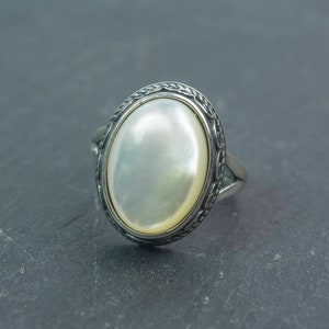 mother of pearl ring, white shell jewelry ring, oval shell jewelry, sterling silver ring, MOP rings, luster shell jewelry