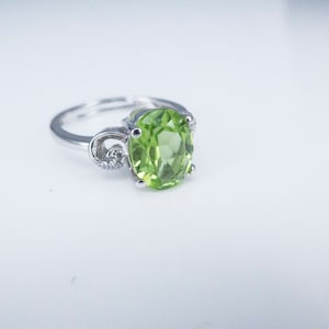 peridot rings for women, peridot cabochon ring, peridot stone jewellery, silver peridot jewellery, peridot engagement rings,