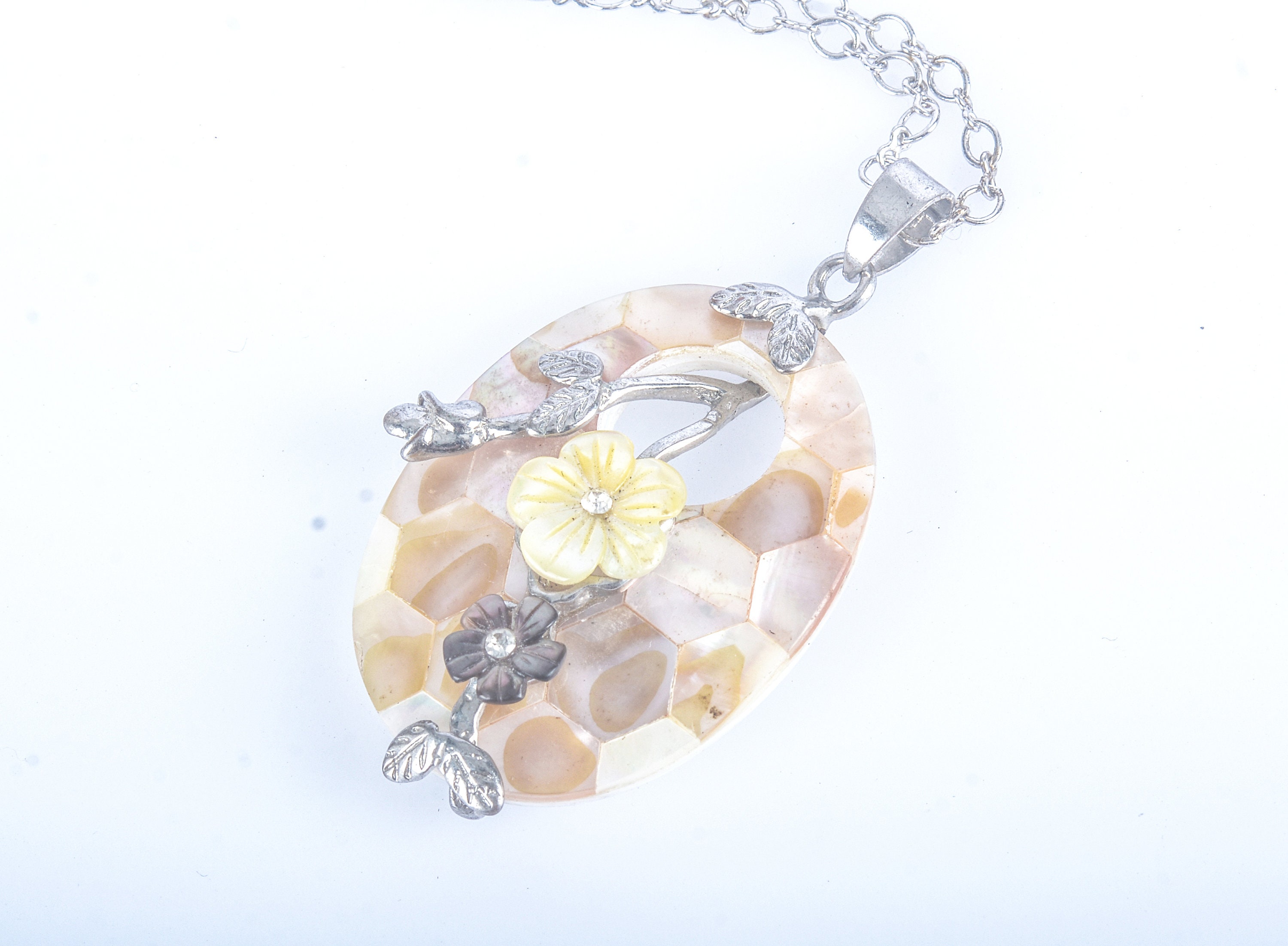 Four Leaf Clover Moonstone Mother of Pearl Necklace with 14K Gold Plat –  Huge Tomato