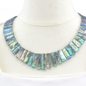 Collar de concha de abulón verde, joyería de cuentas de paua marina natural, collar babero de cuentas, joyería de forma libre, regalo hecho a mano para mujer