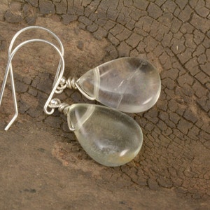 pendientes de lágrima de Fluorita, Fluorita natural cuelgan los pendientes, pendientes de plata, pendientes hechos a mano, pendientes de piedras preciosas de plata
