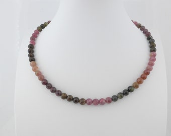 Collana in tormalina nera e perle placcata oro