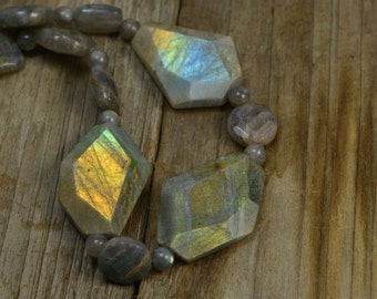 labradorite necklace, labradorite slab necklace, labradorite beaded necklace, grey necklace, flash labradorite slab nugget