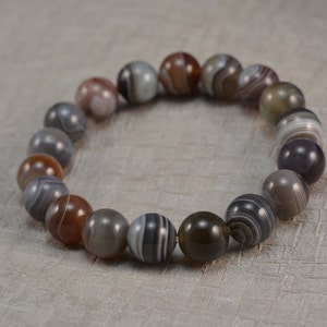 botswana agate bracelet, banded agate jewelry, elastic wire bracelet, stretch wire bracelet, simple daily wear bracelet, gemstone bracelet