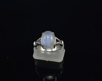 moonstone ring, blue moonstone ring, gemstone ring, copper ring, birthstone ring, white stone ring, bezel ring,gemstone jewellery, size 6