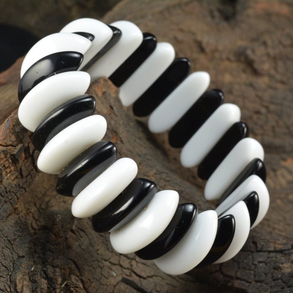 black and white lucite bracelet, simple elegant bracelet, stretched elastic wire bracelet, illustration bracelet, simple jewelry
