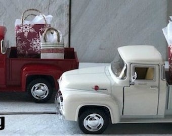 Farmhouse Christmas, Metal Christmas Truck, Red Christmas Truck, Farm Truck, Christmas Tree Truck, Christmas Red Truck, Farmhouse Red Truck