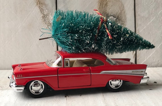 Décor de Noël de ferme, voiture d’arbre de Noël, voiture de Noël Chevrolet  '57, décor de ferme, décor de Noël de voiture rouge, Chevrolet Belair