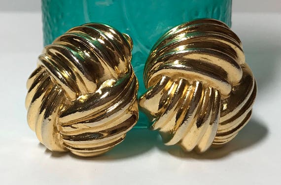 Vintage gold tone clip on wrap earrings - image 1