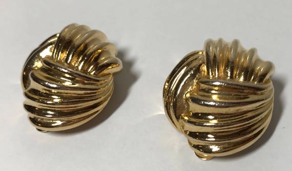 Vintage gold tone clip on wrap earrings - image 6