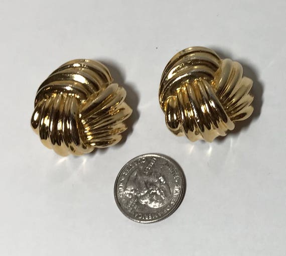 Vintage gold tone clip on wrap earrings - image 4