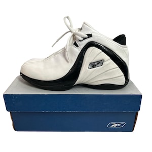 vintage reebok team drop step basketball shoes womens size 7 deadstock NIB 2002