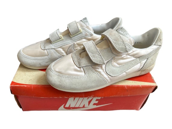 vintage nike belle sneakers shoes womens size 5 d… - image 1