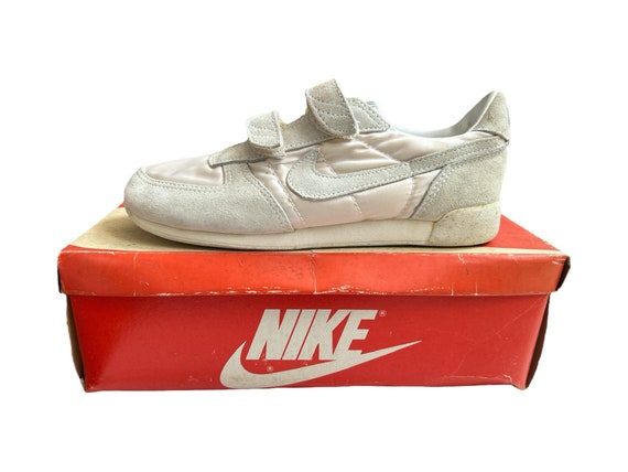 vintage nike belle sneakers shoes womens size 5 d… - image 2