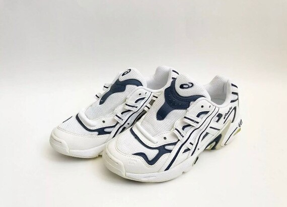 vintage asics running shoes