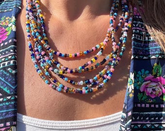 Wunderschöne, bunte mehrstrangige Perlenkette, Boho dunkle Perlenkette, sechsstrangige mehrfarbige Perlenkette, extra geschichtete Halskette