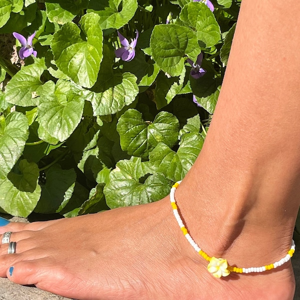 Beaded White and Yellow Plumeria Anklet, Summer Anklet, Floral Anklet, Plumeria Anklet