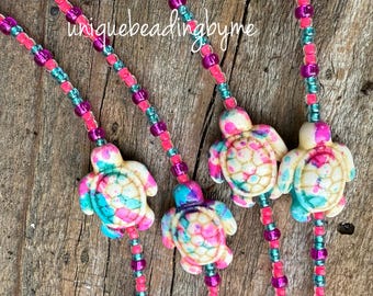 Tobillera de tortuga con cuentas, tobillera de tortuga, tobillera de tortuga con cuentas verde azulado y fucsia, tobillera de tortuga turquesa y rosa intenso, tobillera de cuentas coloridas
