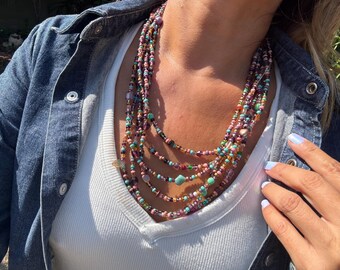 Wunderschöne, bunte mehrstrangige Perlenkette, Boho dunkle Perlenkette, sechsstrangige mehrfarbige Perlenkette, längere Halskette