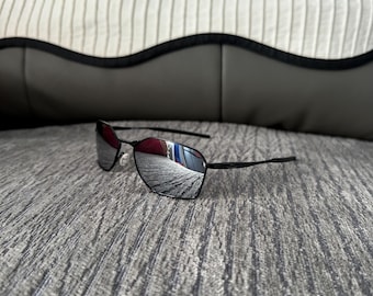 Okulary przeciwsłoneczne Oakley Savitar OO6047 Prizm Metal, czarna oprawka, srebrne soczewki, vintage