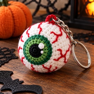 Crochet Eyeball Keychain PDF Pattern, Halloween Spooky Eye Amigurumi, PDF