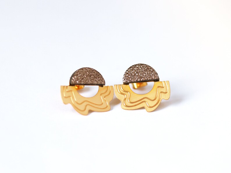 Flower earrings studs, leather touch, glod plated brass DUNE Brun cosmique