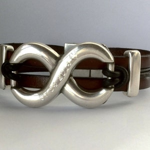 personalisiertes Lederarmband für Männer, Infinity Armband, Name graviert, Jahrestag Geschenk, Geschenk für ihn, einzigartiges Weihnachtsgeschenk, Geburtstagsgeschenke