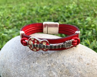 Guitar bracelet, Leather bracelet, Cuff Bracelet, Music Bracelet,  Men's Bracelet, gift for guitarist, boyfriend gift, gift for him