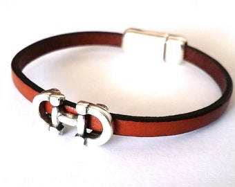 Pulsera cuero y doble estribo en zamak