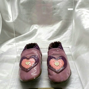 Style 1010 -Preserved baby shoes with frame