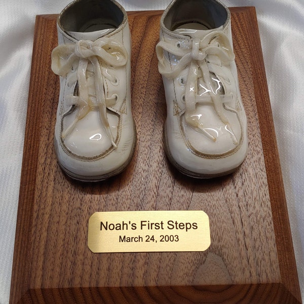 Style 1000W Preserved baby shoe on wood base