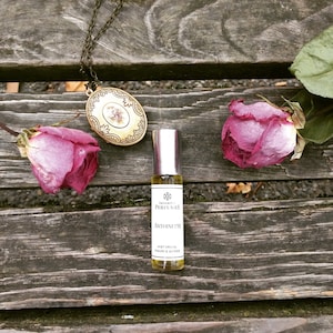 La Reine Antoinette Perfume Oil Rose, Moss, Jasmine & Bergamot image 1