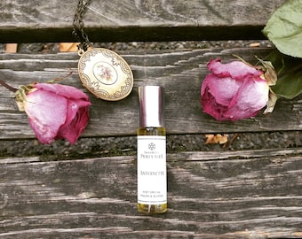La Reine Antoinette Perfume Oil - Rose, Moss, Jasmine & Bergamot