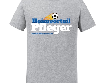 Heimvorteil Pfleger – personalisierbares Fußball T-Shirt mit Vereinsname, Erwachsene S–XXL