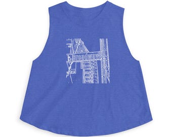 Top corto con letrero de Broadway de Nueva York