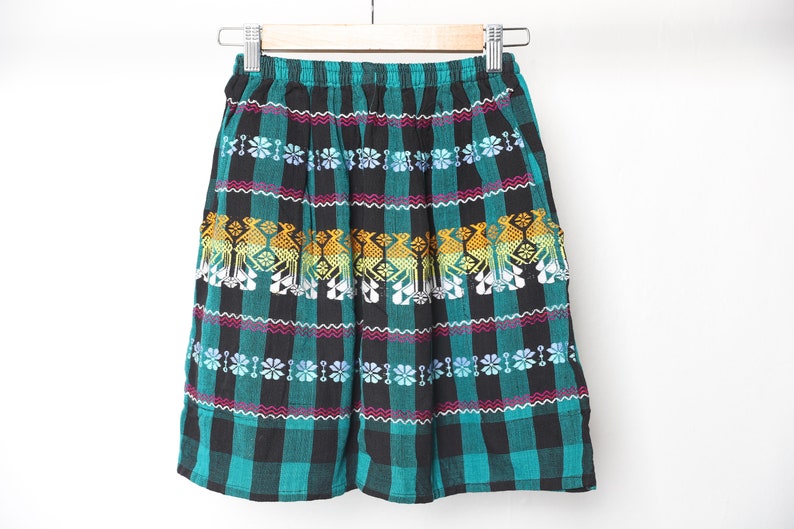 size small vintage GREEN and BLACK ikat southwest vintage 1990s cotton shorts