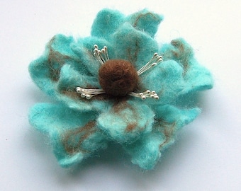 Flower felt brooch, felted wool flower pin, turquoise flower pin brooch, poppy brooch, brooch bouquet, felt flower hair clip, flower corsage