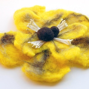 Flower brooch pin felt, hand felted wool jewelry item, flower pin brooch, poppy brooch, brooch bouquet, felt flower hair-clip, gifts for her
