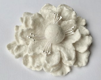 Felted flower brooch, felted wool jewelry, gifts for her, white flower hair clip, flower felt pin, corsage, wedding flower, bridal brooch