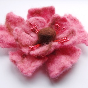 Pink flower brooch pin, felted flower pin, Valentine gift, flower pin brooch, corsage, gifts for her, brooch bouquet, poppy brooch