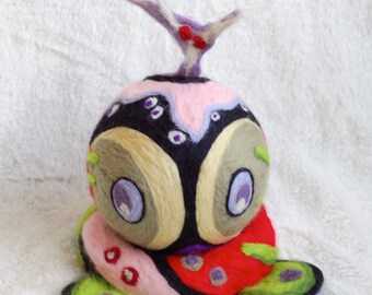 Vilt kunst, OOAK, Hand vilten sculptuur met veel kleuren, Gevilte wol sculptuur, handgemaakte fantasie kunstwerk, OOAK, kleine illustraties, geconfronteerd met kunst