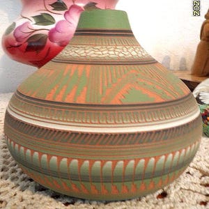 NAVAJO SUSIE CHARLIE Native American Terracotta Pottery Hand Made, Hand Incised, Hand Painted  Seed Pot Multicolor Storyteller Pottery